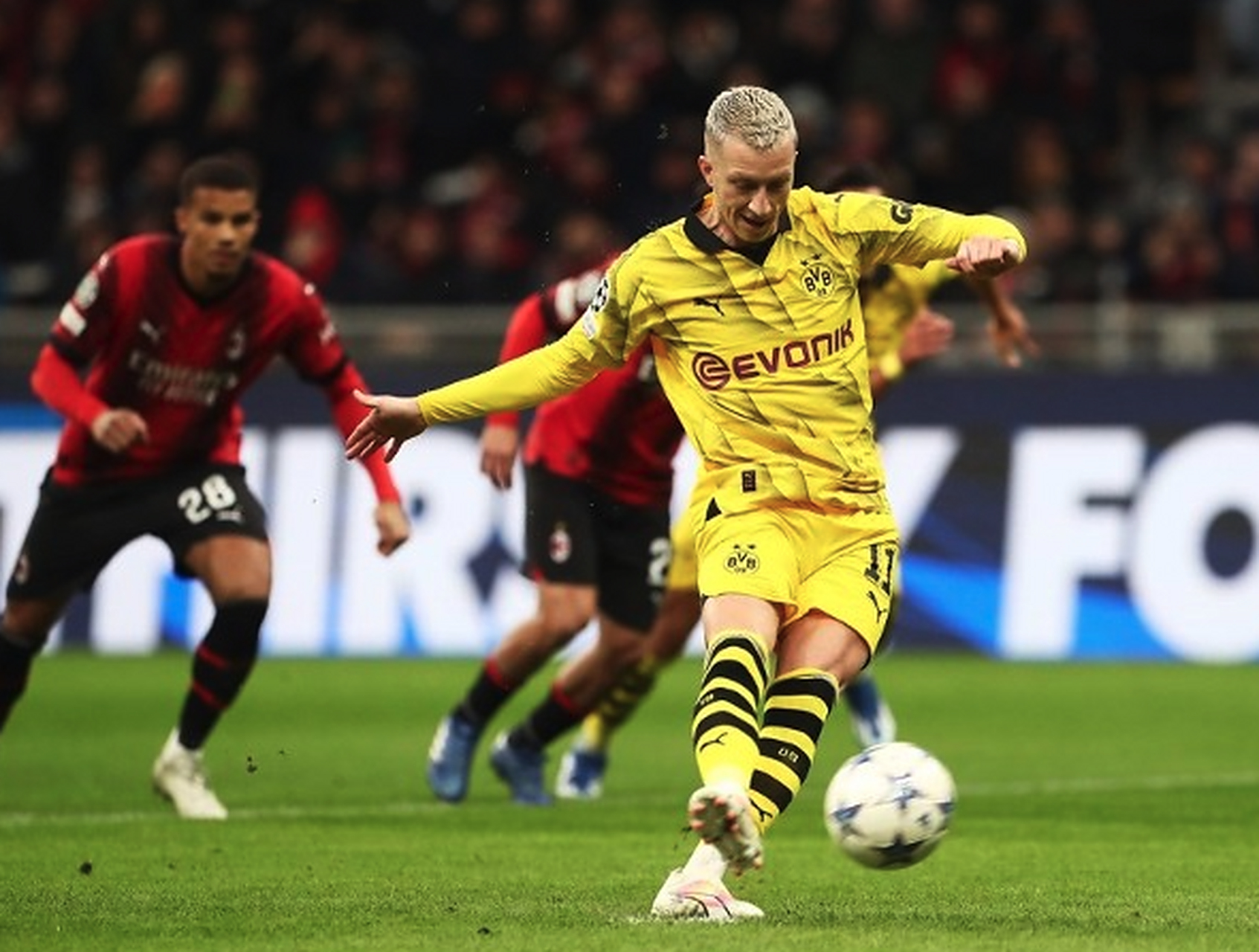 包含AC米兰主帅复盘备战欧联哈兰德迎来二十赛季高光表现，媒体一致点评：哈兰德连续七场比赛得分超过伤愈复出的词条